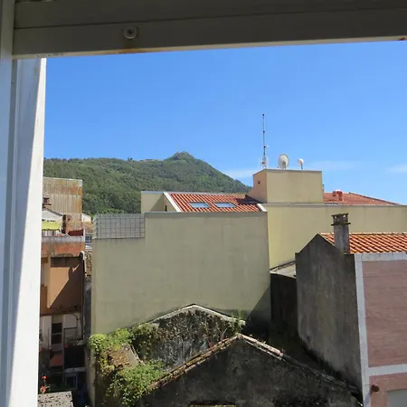 Cerca Del Puerto