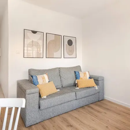 Cerca Del Puerto * A Guarda